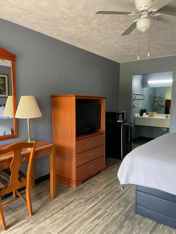 Deerfield Inn Adamsville Eksteriør billede