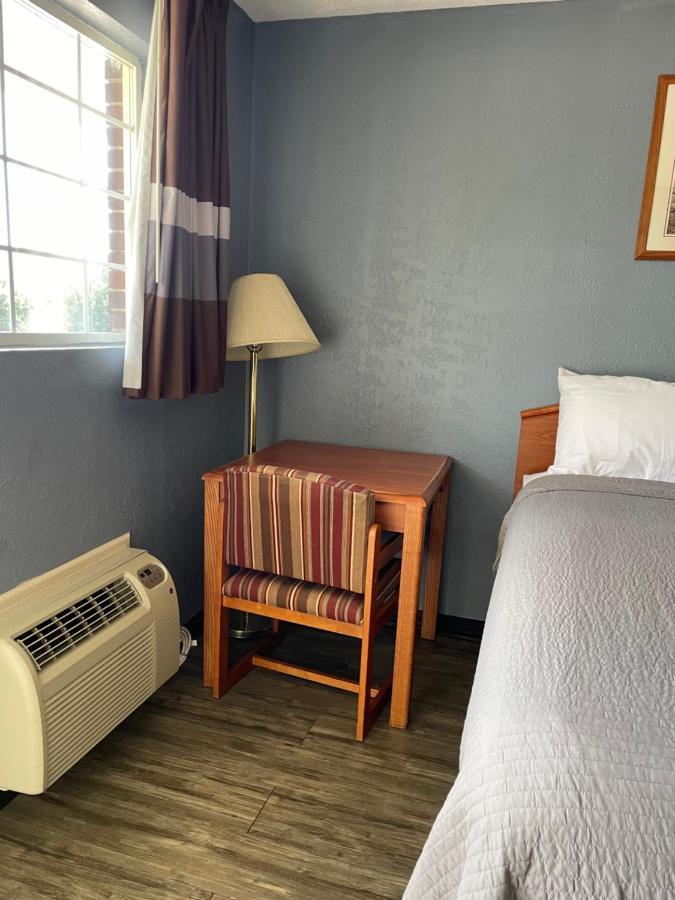 Deerfield Inn Adamsville Eksteriør billede